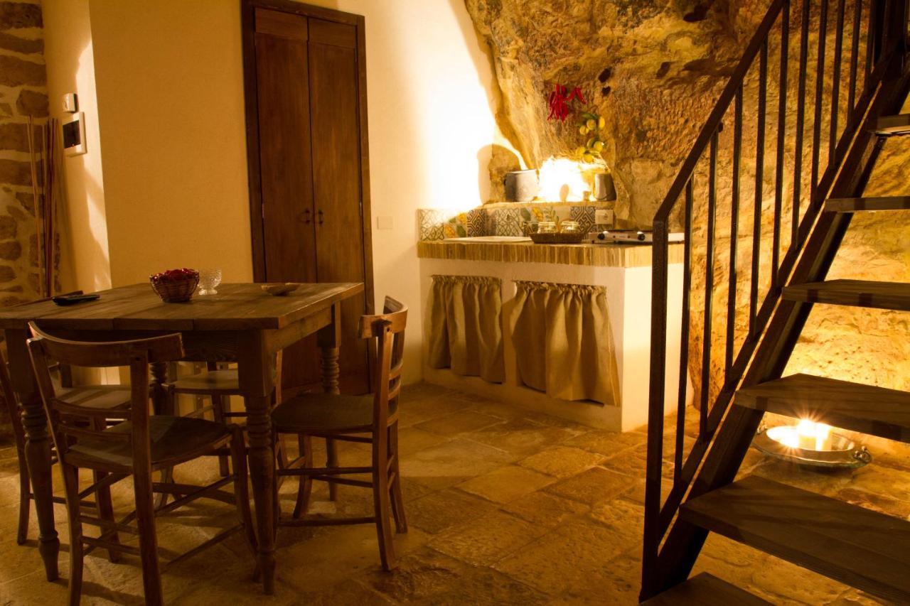 Case-Grotte Degli Avi, Esperienza Abitativa In Grotta Modica Exterior photo