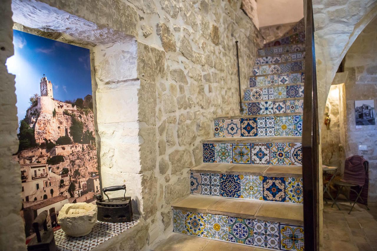 Case-Grotte Degli Avi, Esperienza Abitativa In Grotta Modica Exterior photo