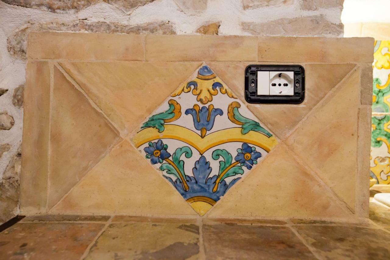 Case-Grotte Degli Avi, Esperienza Abitativa In Grotta Modica Exterior photo