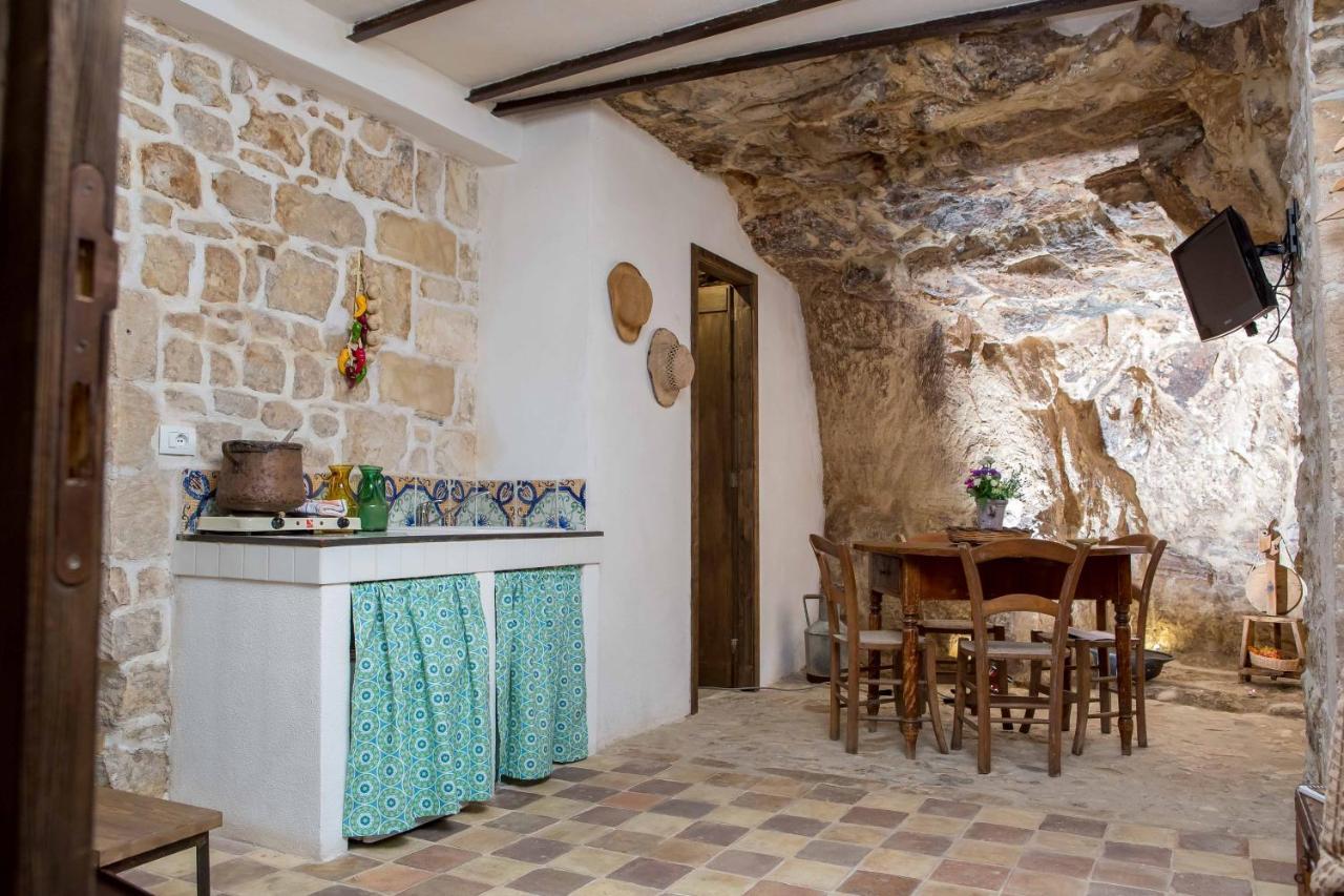 Case-Grotte Degli Avi, Esperienza Abitativa In Grotta Modica Exterior photo